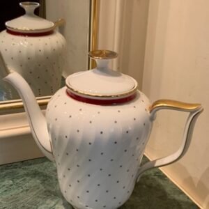 Gift 47: TEAPOT PORCELAINE VINTAGE