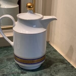 Gift 46: TEAPOT PORCELAINE VINTAGE