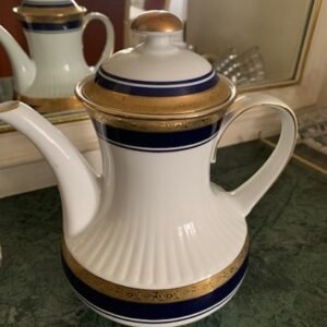 Gift 48: TEAPOT PORCELAINE VINTAGE